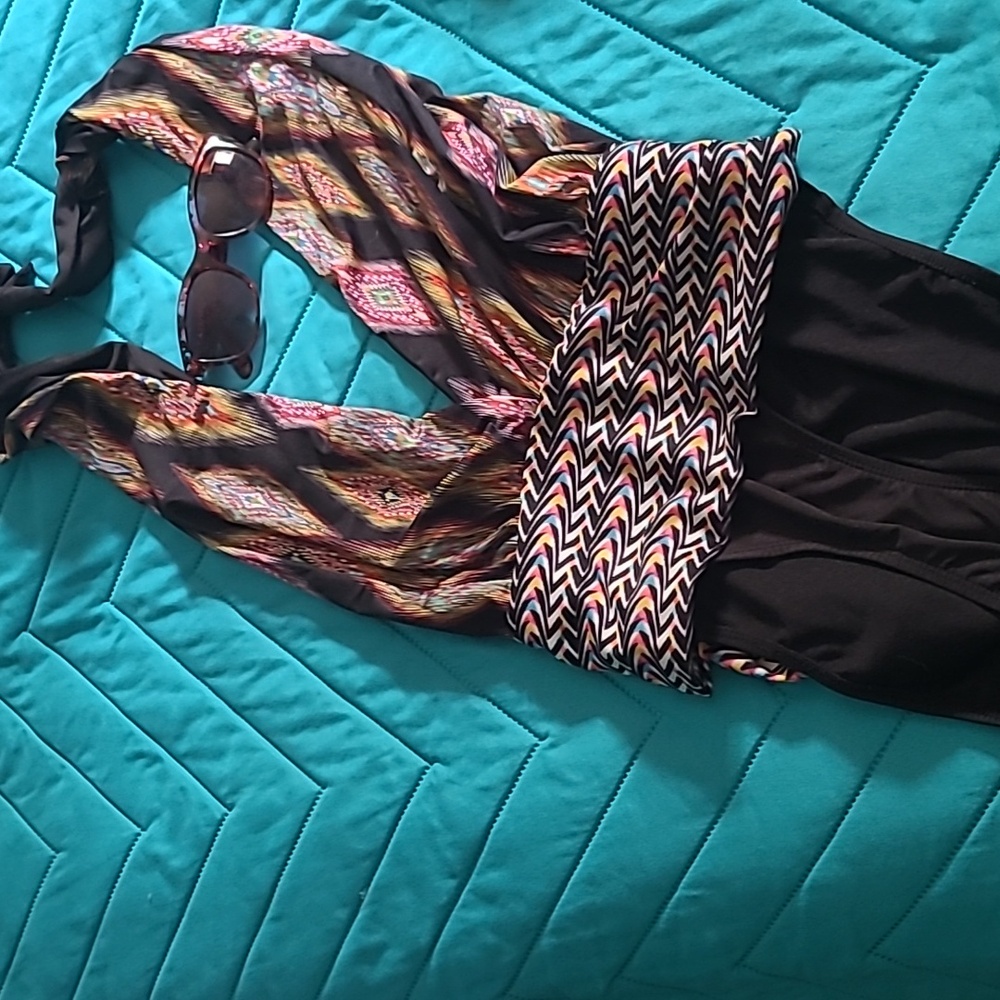 La Vie en Rose Bathingsuit and sunglasses